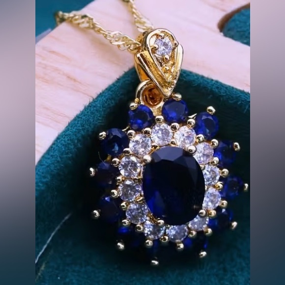 Elegant Gold and Blue Pendant Necklace - Picture 6 of 6